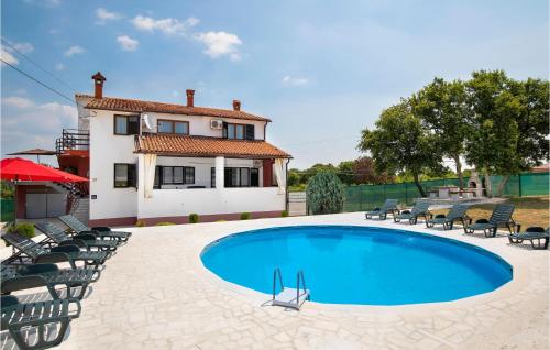 Three-Bedroom Apartment In Barban