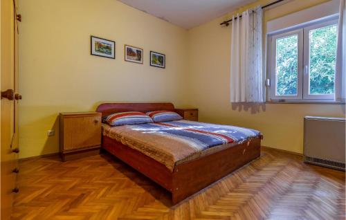 מיטה או מיטות בחדר ב-2 Bedroom Gorgeous Apartment In Pula