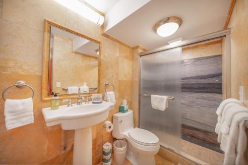 Four Paddle Condominium 2210 Thirty plus night rental_3