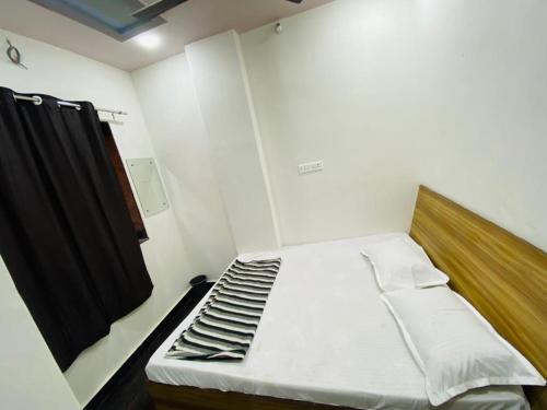 Postel nebo postele na pokoji v ubytování Hotel Arsh Palace