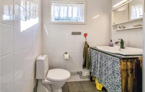 a bathroom with a toilet and a sink at Beautiful Home In Yngered With Wifi 