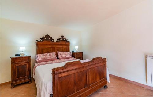 Ένα ή περισσότερα κρεβάτια σε δωμάτιο στο 4 Bedroom Lovely Home In Codivara