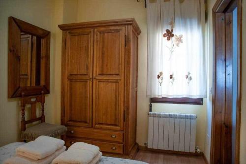Posteľ alebo postele v izbe v ubytovaní El Nido de Gredos cuco apartamento con chimenea