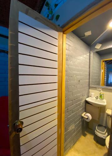 a bathroom with a toilet and a sink at Finca Villa Chalet Del Rio Cali Farm Villa Chalet Cali River in Cali
