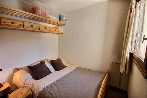 Posteľ alebo postele v izbe v ubytovaní 1 bedroom flat, heated pool, heart of village, parking, Wifi