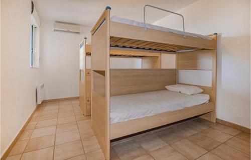 a bunk bed room with a bunk bed in a room at Beautiful Home In Calvi With 3 Bedrooms in Calvi