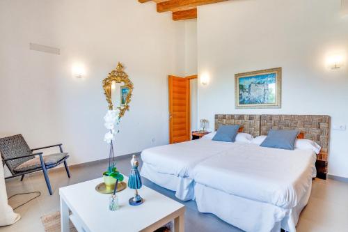 Posteľ alebo postele v izbe v ubytovaní Finca BELLPUIG by Mallorca Villa Selection