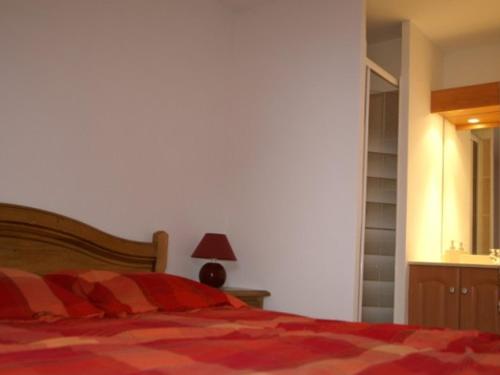 Ліжко або ліжка в номері Appartement Les Adrets-Prapoutel, 4 pièces, 8 personnes - FR-1-557-29