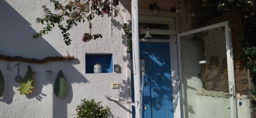 a house with a blue door and a window at La collina sui trabocchi in Ortona