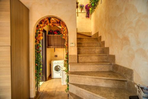 a hallway with a staircase with a washing machine at BLOSSOM GARDEN - free parking in Passoscuro