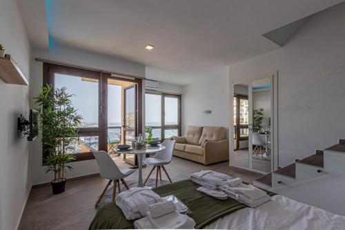 Beachfront with Spectacular views and Swimming pool