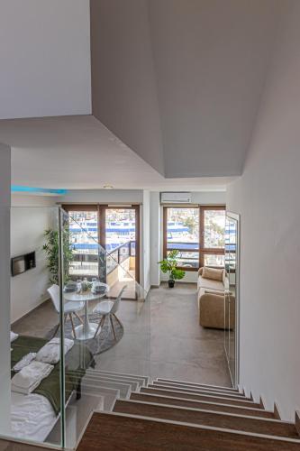 Beachfront with Spectacular views and Swimming pool