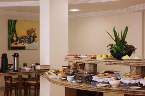 Comida en o cerca de este hotel
