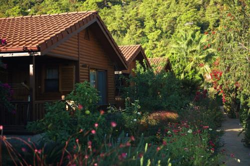 a house with a garden in front of it at Leontopolis Apart Otel in Cıralı