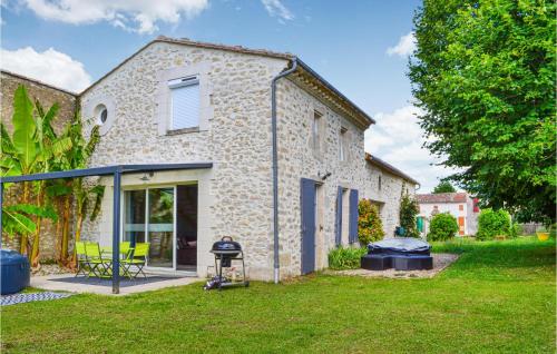Awesome Home In Eyrans With Wifi And 3 Bedrooms