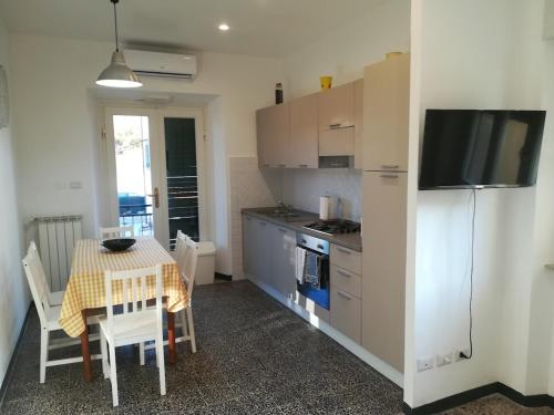 Η κουζίνα ή μικρή κουζίνα στο HAPPY LUCCA Casa Vacanze