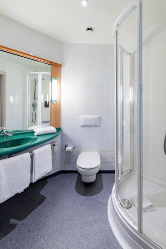 a bathroom with a toilet and a sink and a shower at Ibis Madrid Getafe in Getafe