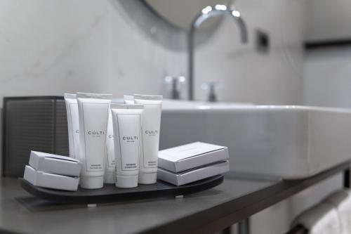 a bathroom counter with four electric toothbrushes and a sink at Grand Hotel Torre Fara in Chiavari
