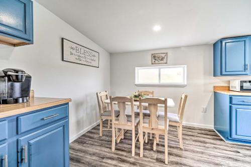 Η κουζίνα ή μικρή κουζίνα στο Updated Beattyville Ranch-Style Home with Yard!