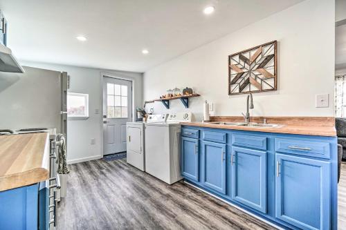 Η κουζίνα ή μικρή κουζίνα στο Updated Beattyville Ranch-Style Home with Yard!