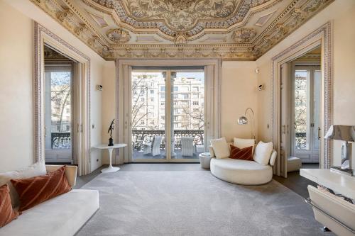 a living room with a couch and a ceiling at El Palauet Royal Suites in Barcelona