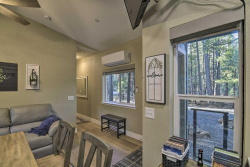 Ruang duduk di Secluded Butte Meadows Cabin with Deck and Grill!