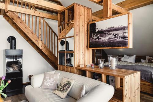 a living room with a couch and a bed at Altsächsischer Gasthof Kleines Vorwerk in Sayda