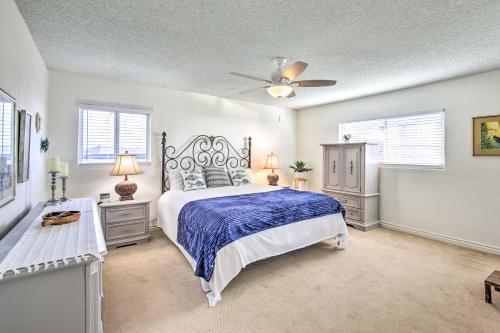 Un dormitorio con una cama y un ventilador de techo. en Oceanfront Escape Steps to Imperial Beach!, en Imperial Beach