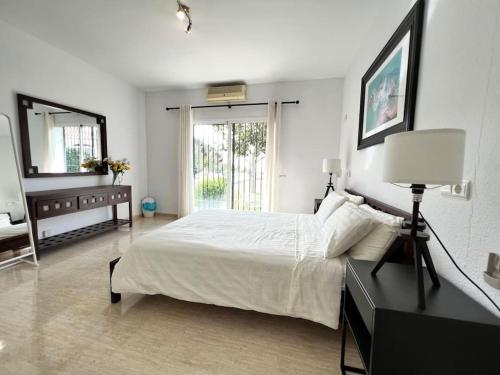 A bed or beds in a room at Villa Scenic with Private Pool - Sleeps 8