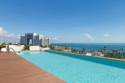 a swimming pool on the roof of a building at Spectacular View 2BR apartment - Rooftop Pool in Cancún