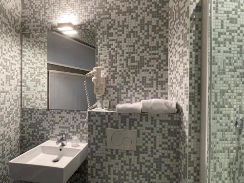 a bathroom with a sink and a mirror at 3 Paardekens - City Centre Hotel in Mechelen