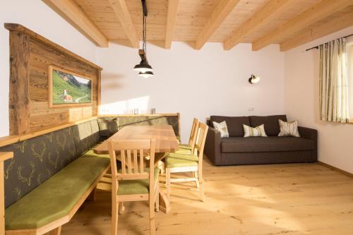 a living room with a table and a couch at Erbhof Fritzing in Ebbs