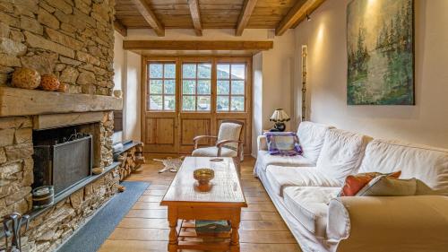  La Pleta Del Tarter Apartments -  Room  picture :   Tea/Coffee maker    Bath    TV                           