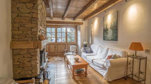  La Pleta Del Tarter Apartments -  Room  picture :   Tea/Coffee maker    Bath    TV                           