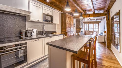  La Pleta Del Tarter Apartments -  Room  picture :   Tea/Coffee maker    Bath    TV                           