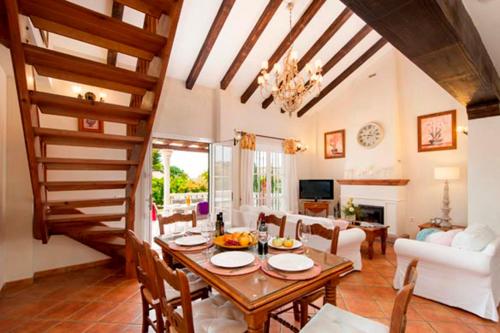 Posezení v ubytování Villa las Tinajas Luxury