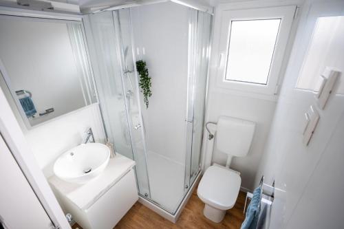 Kúpeľňa v ubytovaní Luxury Mobile Home Marbella 167 -Terra Park SpiritoS