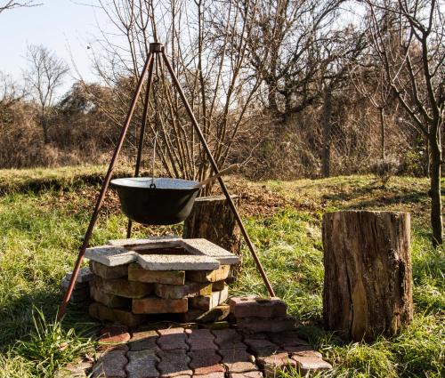 a pot sitting on top of a pile of rocks at Vár-Liget Vendégház in Kisnána