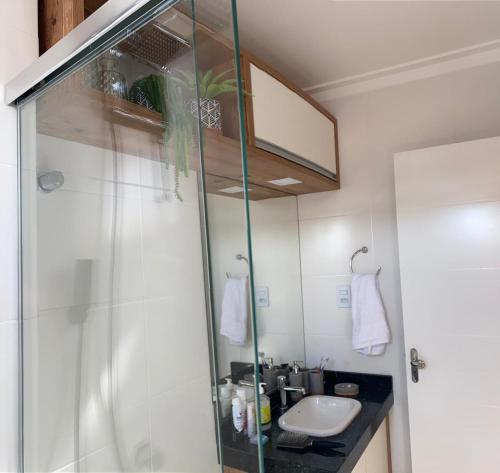 a bathroom with a shower and a sink at Apartamento para temporada mobiliado in Alter do Chao
