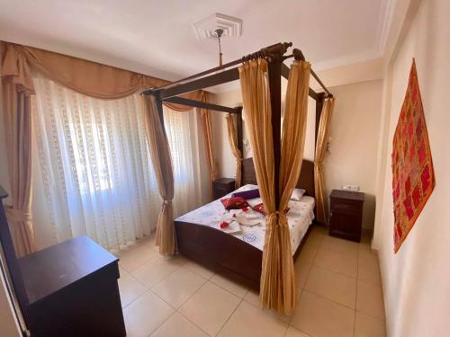 Tempat tidur dalam kamar di Yalcin Hotel & Villas