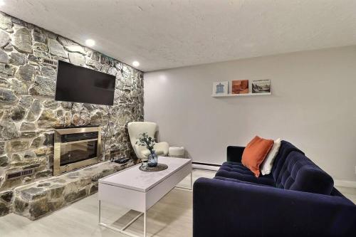 Cozy & Modern 3 Bedroom Home with 4 Beds