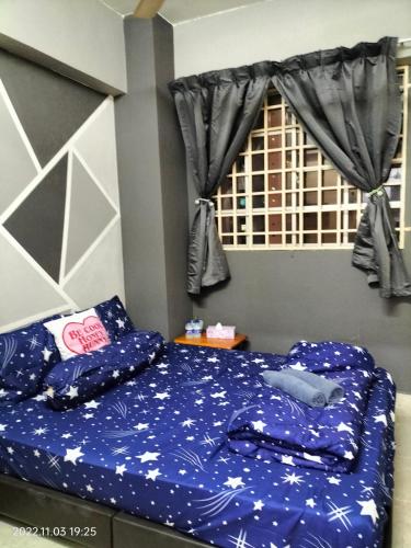 Ένα ή περισσότερα κρεβάτια σε δωμάτιο στο Yuyu homestay