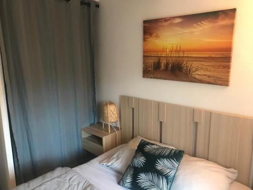 En eller flere senge i et værelse på Villa du Grand Bleu Odalys