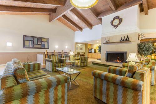 a living room with chairs and a fireplace at La Quinta by Wyndham Redding in Redding