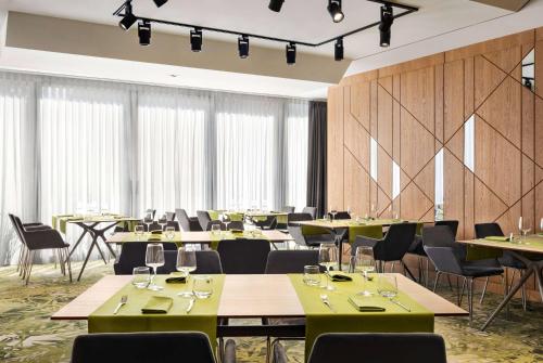 Restaurace v ubytování Ramada by Wyndham Slatina Parc