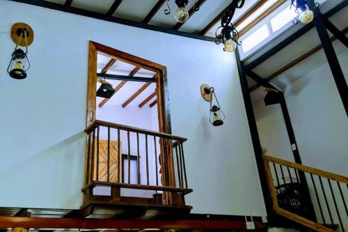 a room with a staircase and a mirror and lights at El Encanto Mountain Cabin in Salento