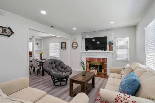 EV Chrgr! Spacious Home in the Heart of SGV!