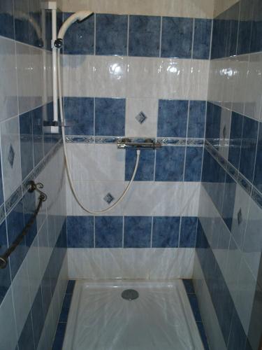 Bilik mandi di Domaine De Pradines