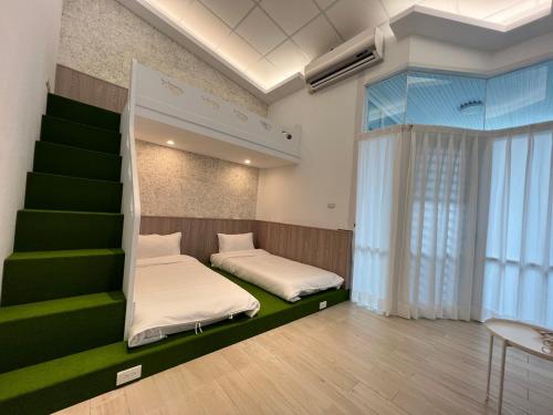 a room with two beds and a staircase in it at 高一 33 班 Homestay 1982 in Chenggong
