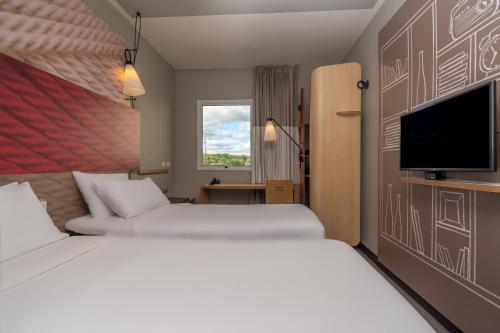 Ένα ή περισσότερα κρεβάτια σε δωμάτιο στο ibis Campo Grande